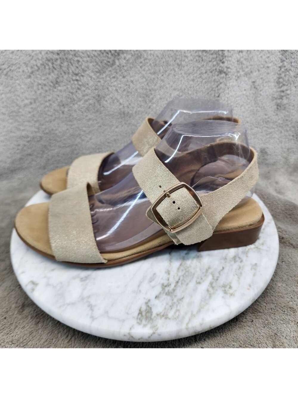 Munro Shoes Womens Size 9 Wide Tan Suede Adjustable Ankle Strap Sandals  *Read*